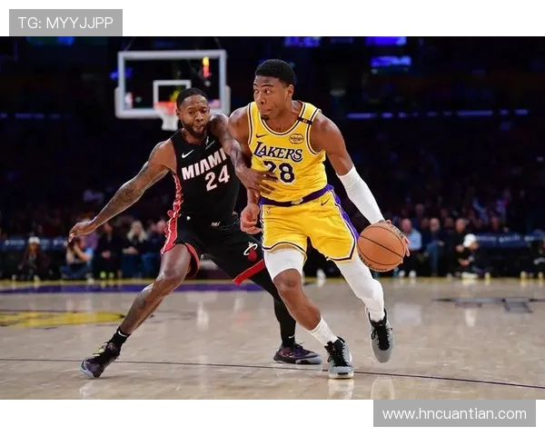 今日湖人对阵热火比赛实时比分更新及精彩瞬间回顾